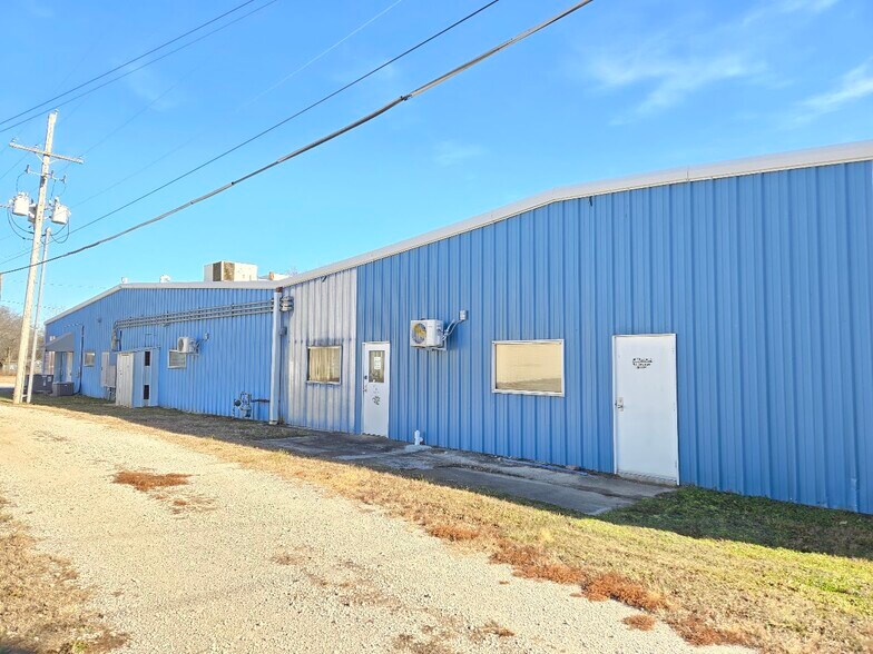 More Photos Of 111 E 5th St, Mound Valley Industrial For Sale