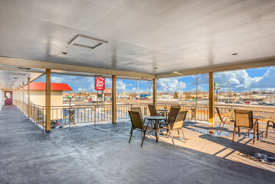 More Photos Of 5020 NE 14th St, Des Moines Hotel For Sale