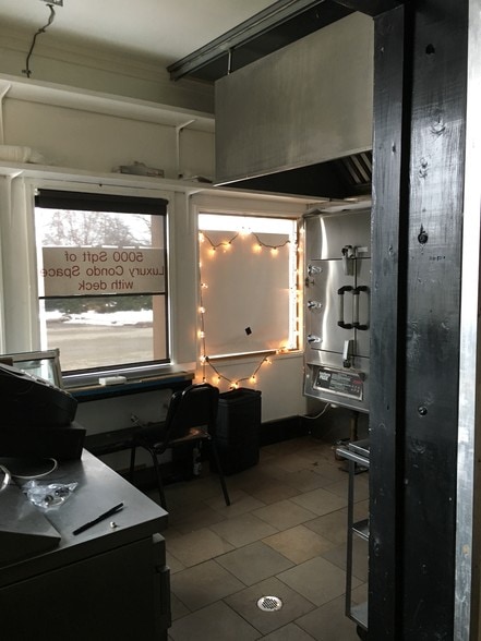 More Photos Of 304-308 N Burdick St, Kalamazoo Bar For Sale