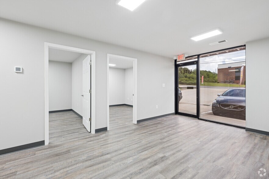 More Photos Of 105 Enterprise Dr, Cumming Unknown For Lease
