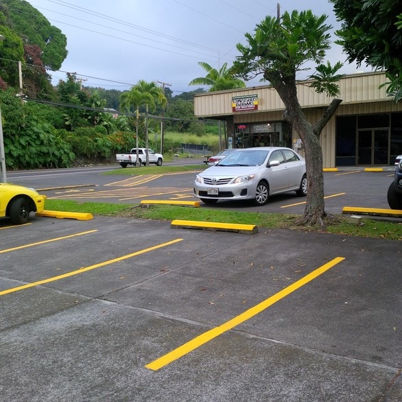 More Photos Of 79-7430 Mamalahoa Hwy, Kealakekua Storefront For Sale