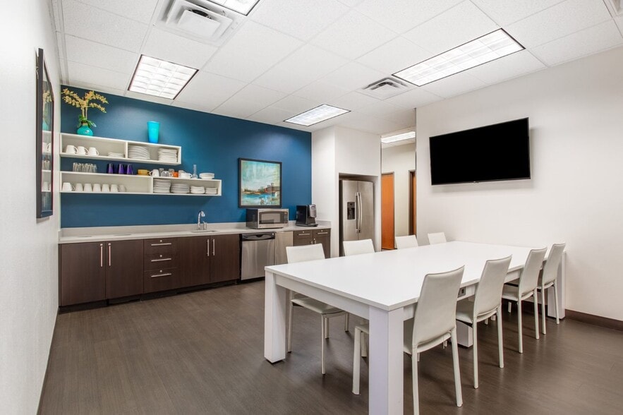 More Photos Of 500 N Rainbow Blvd, Las Vegas Office For Lease