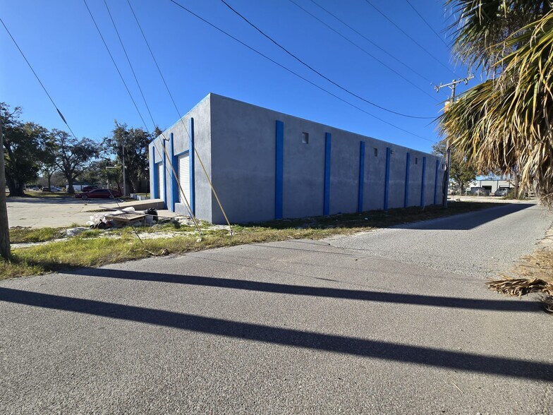 More Photos Of 5401 Sligh Ave, Tampa Industrial For Lease