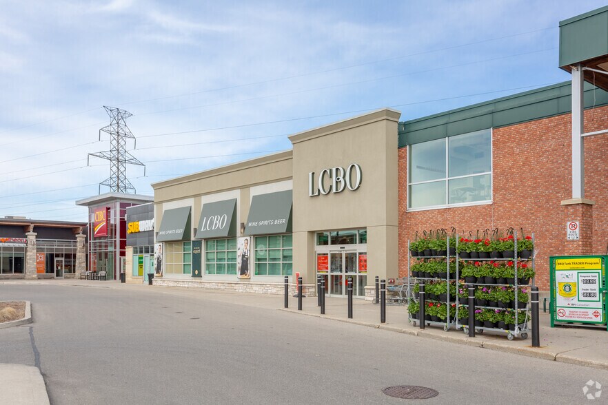 More Photos Of 450 Columbia St W, Waterloo Storefront For Lease
