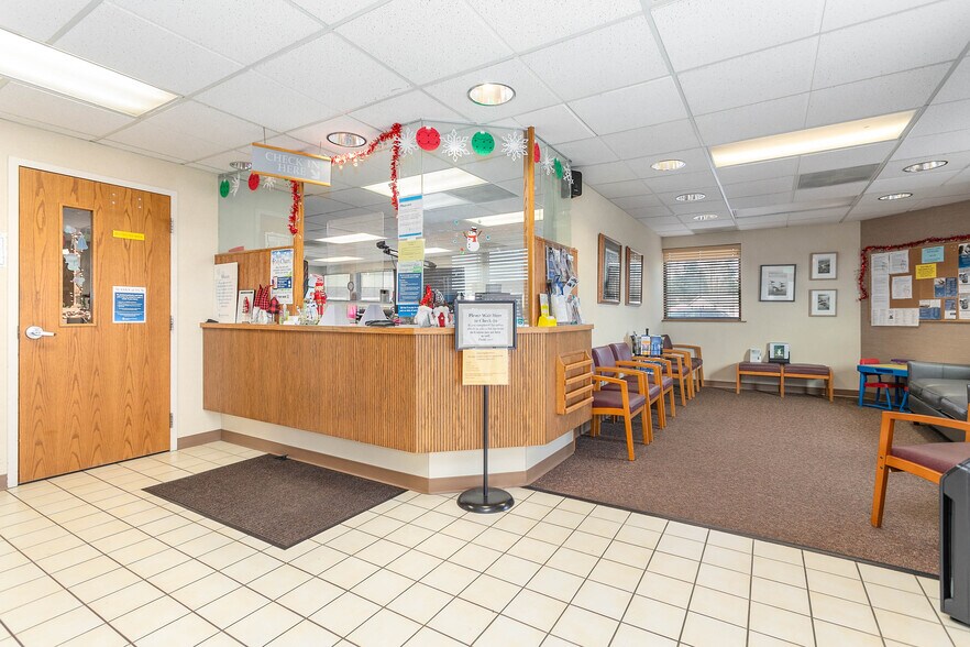 More Photos Of 8097 Harborview Rd, Blaine Office For Lease