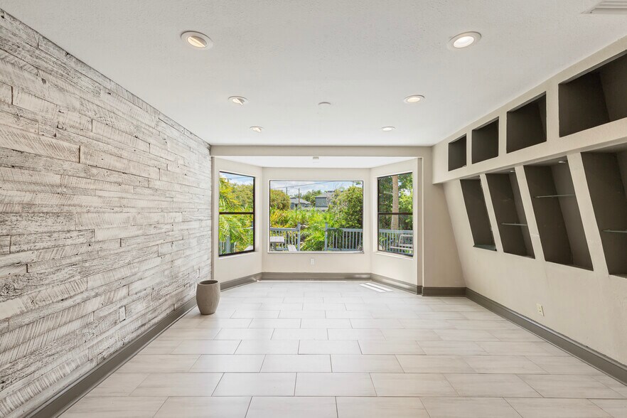 More Photos Of 2229-2233 Nursery Rd, Clearwater Loft Creative Space For Sale