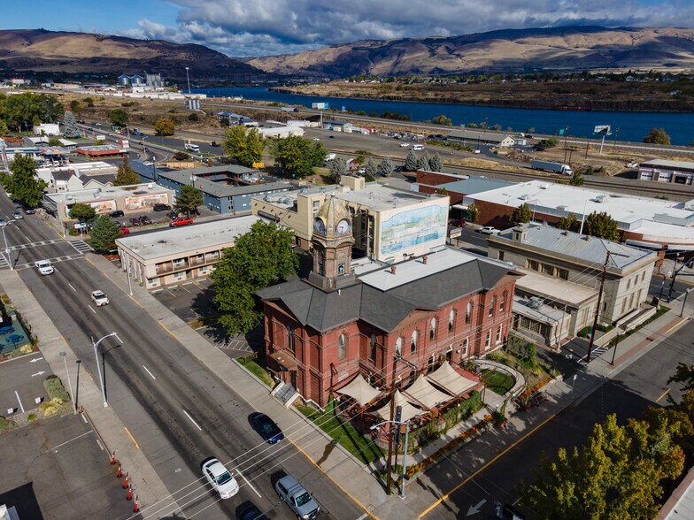 More Photos Of 311 Union St, The Dalles Restaurant For Sale