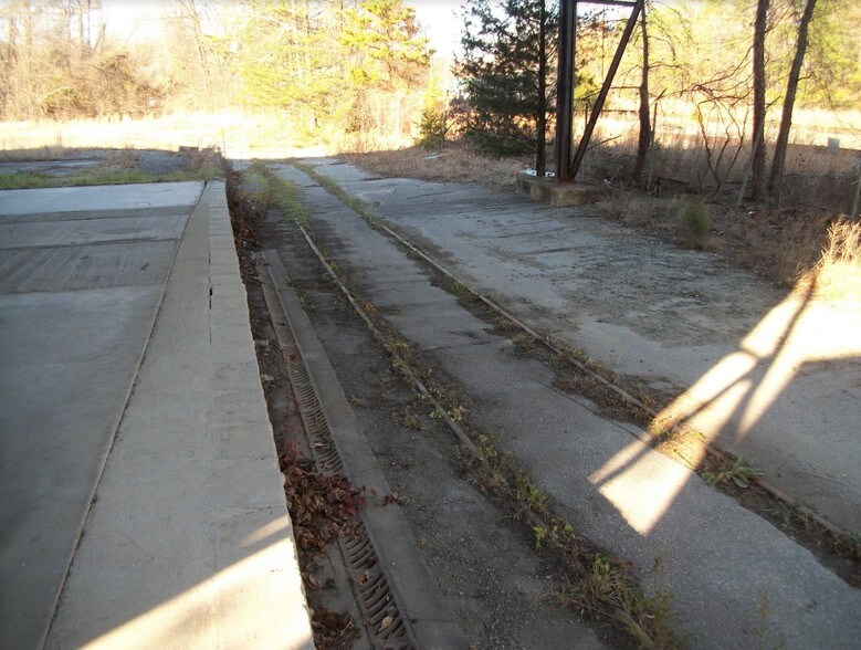 More Photos Of 8333 Zug Rd, Bowie Distribution For Sale