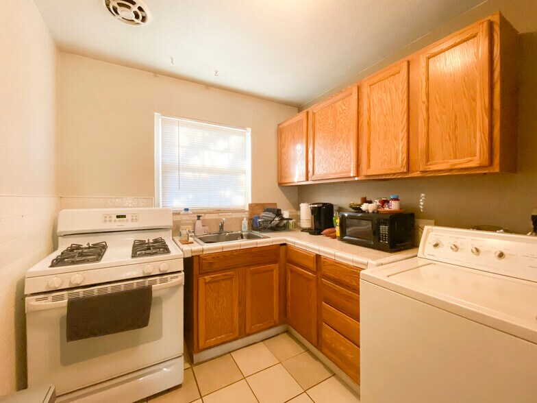 More Photos Of 2512 28th Ave, Sacramento Apartments For Sale