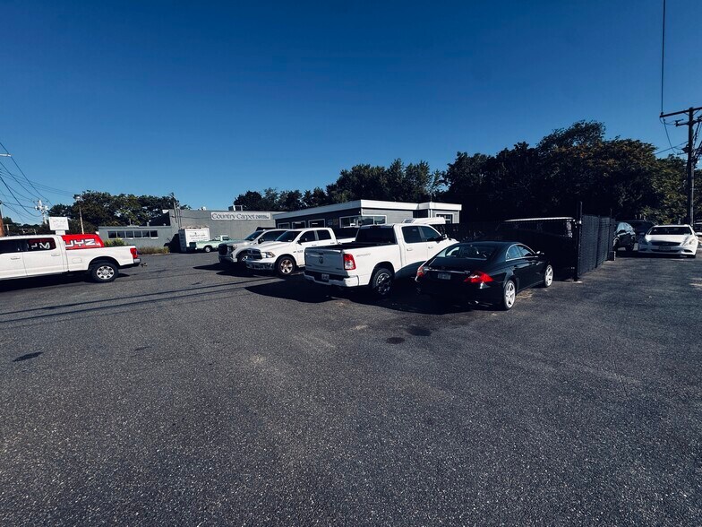 More Photos Of 215 Robbins Ln, Syosset Service Station For Sale