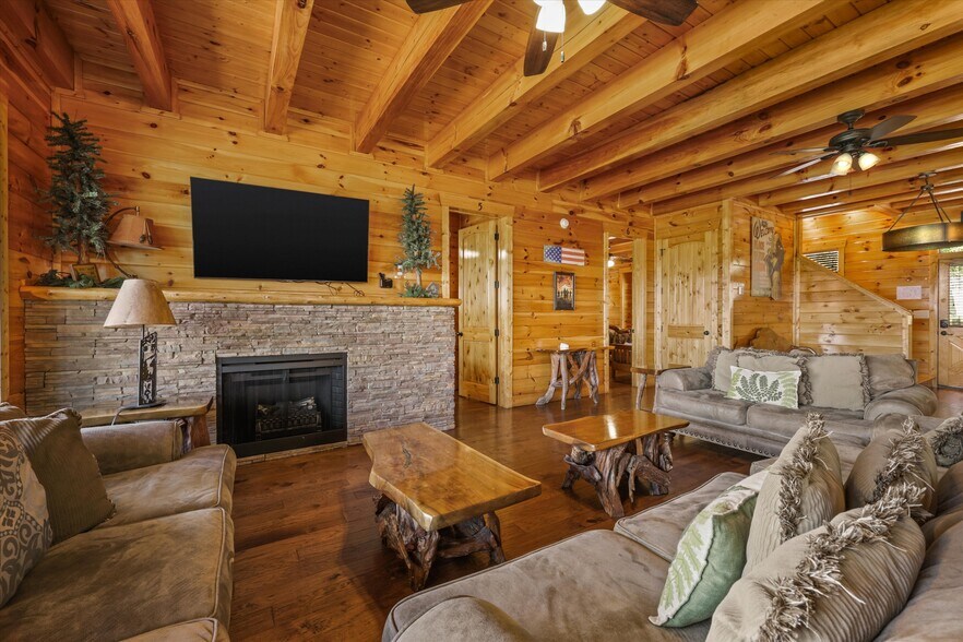 More Photos Of 1960 Blackthorn Trl, Sevierville Specialty For Sale