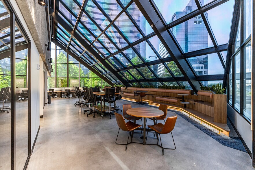 More Photos Of 3333 Peachtree Rd Ne, Atlanta Office For Lease