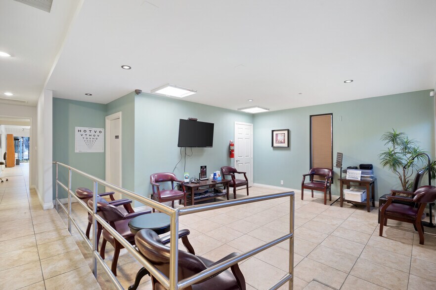 More Photos Of 71956 Magnesia Falls Dr, Rancho Mirage Medical For Sale