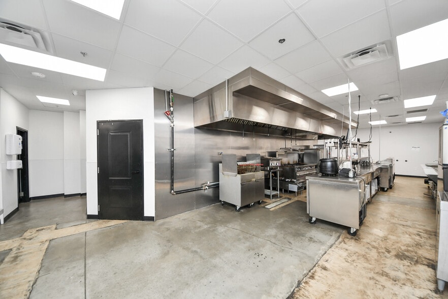 More Photos Of 30625 Kingsland Blvd, Brookshire Storefront For Sale