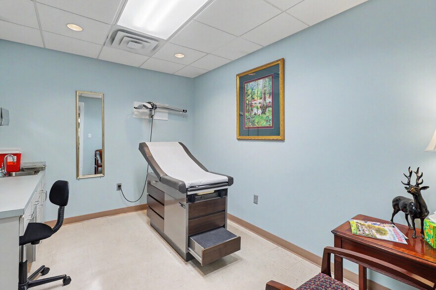 More Photos Of 930 Courthouse Rd, Gulfport Healthcare For Sale