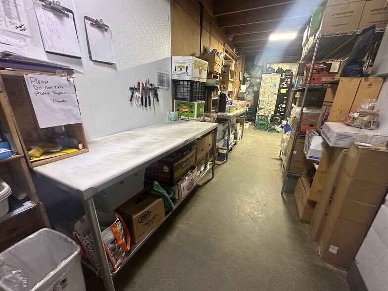 More Photos Of 143 Davis Rd, Happy Camp Storefront For Sale