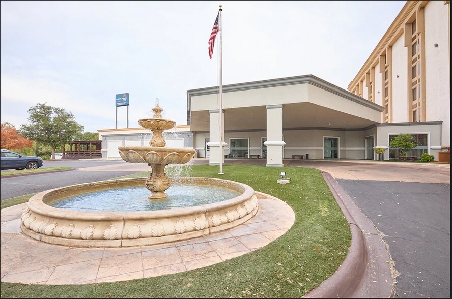 Primary Photo Of 441 Rio Concho Dr, San Angelo Hotel For Sale
