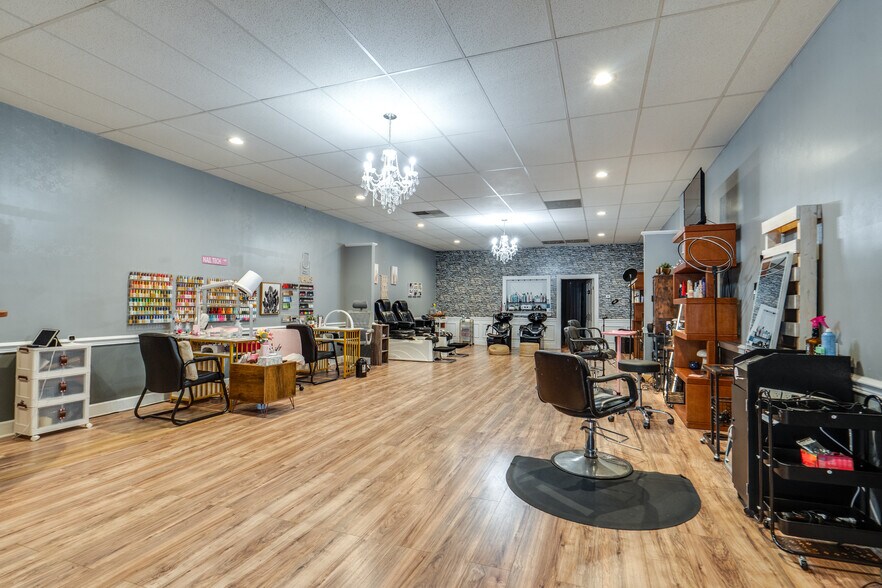 More Photos Of 121-127 E Main St, Ravenna Storefront Retail Office For Sale