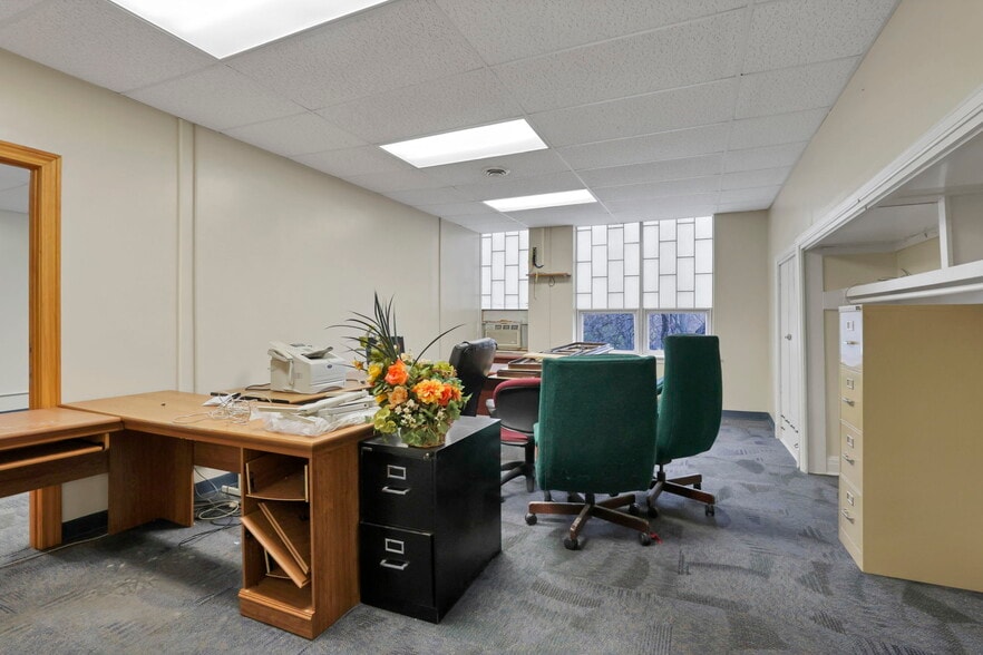 More Photos Of 300 E Auburn Ave, Springfield Office For Sale