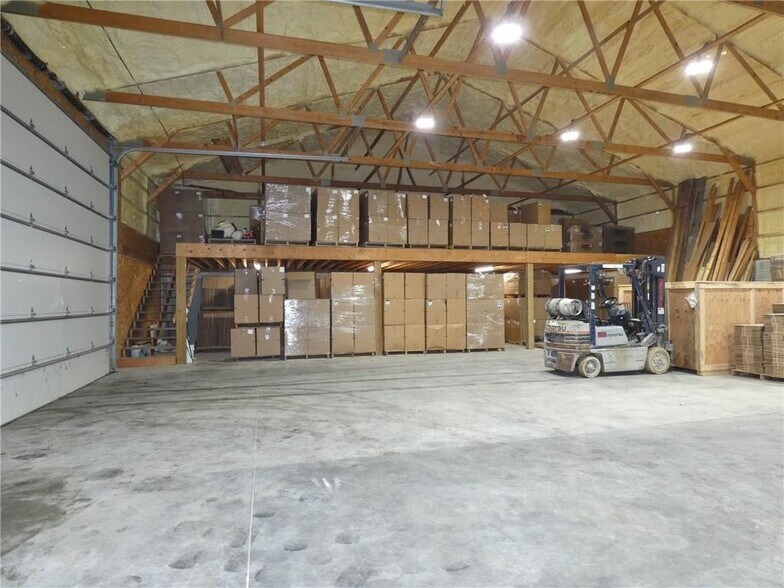 More Photos Of 2280 Graceland Rd, Pella Industrial For Sale