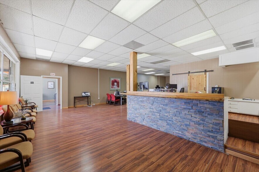 More Photos Of 148 W Green St, Hazlehurst Office For Sale