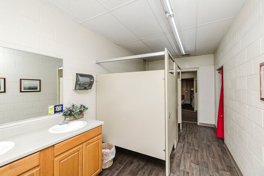 More Photos Of 2206 E 101st St N, Valley Center Specialty For Sale