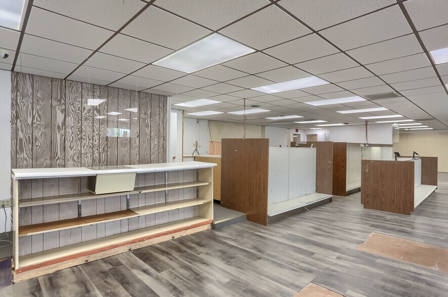 More Photos Of 708 Ekastown Rd, Sarver General Retail For Sale