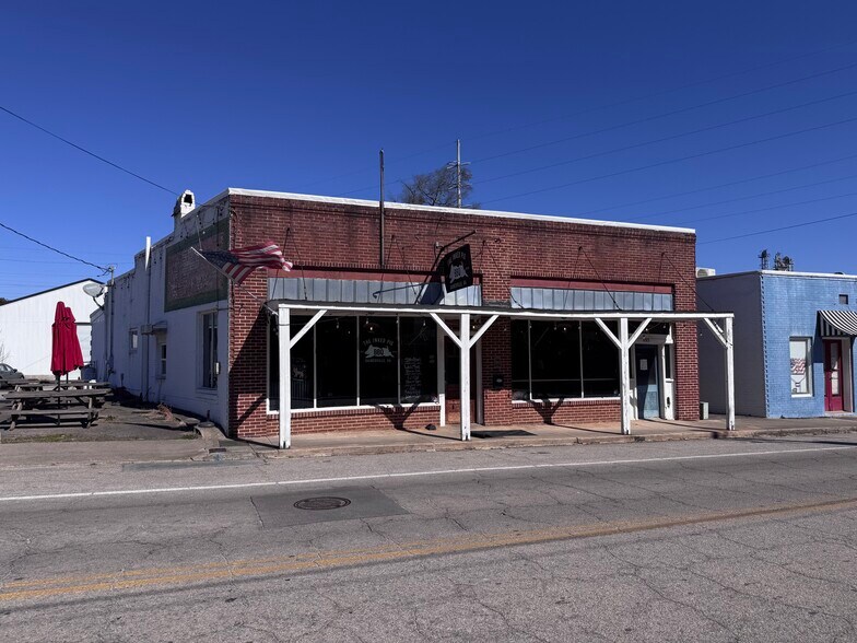 More Photos Of 893 Main St SW, Gainesville Storefront For Lease