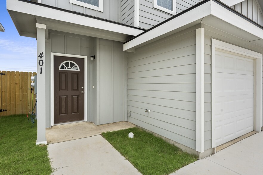 More Photos Of 8015 Dial Ike Dr, San Antonio Apartments For Sale