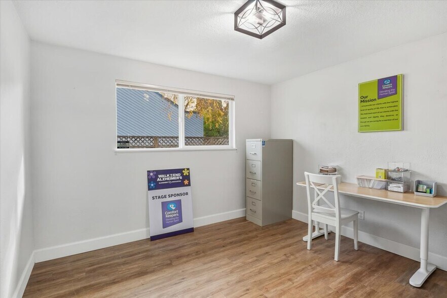 More Photos Of 2115 E 27th St, Vancouver Office For Sale