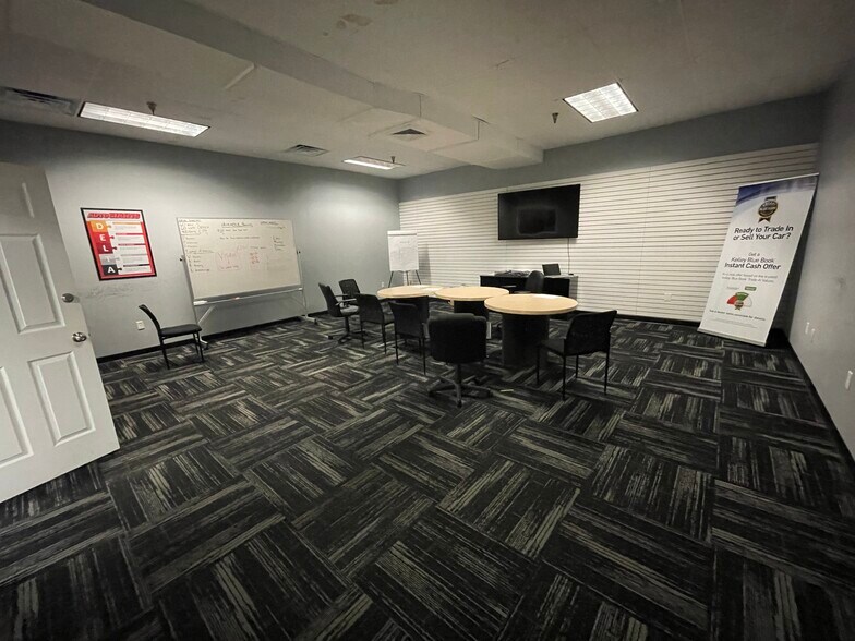 More Photos Of 9075-9125 Antique Way, Manassas Warehouse For Lease