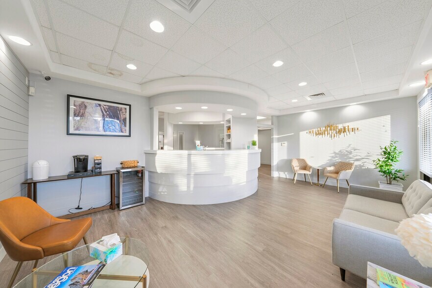 More Photos Of 1205-1350 Plaza Blvd, Central Point Freestanding For Lease