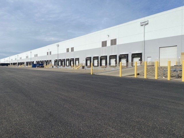 More Photos Of 4647 Logistics Dr, Stockton Distribution For Lease