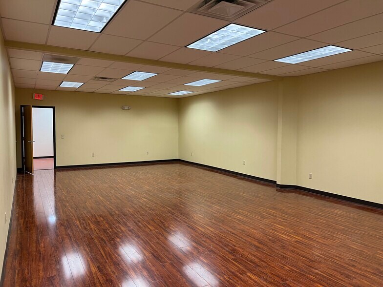 More Photos Of 21A Railroad Ave, Albany Warehouse For Lease