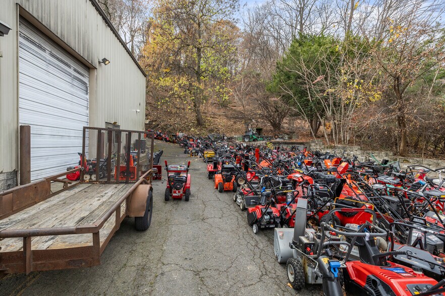 More Photos Of 1190 Pompton Ave, Cedar Grove General Retail For Sale