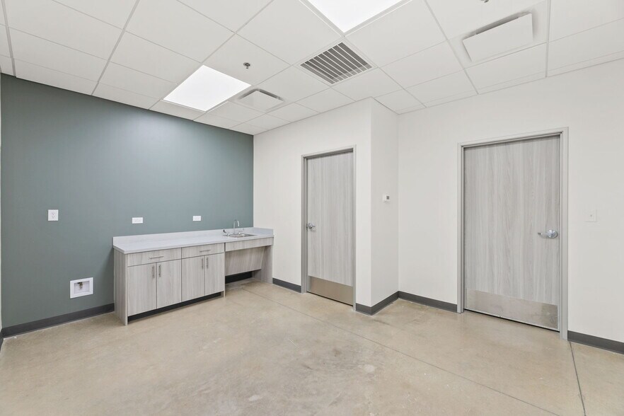 More Photos Of 10042 FM 1976, Universal City Unknown For Lease