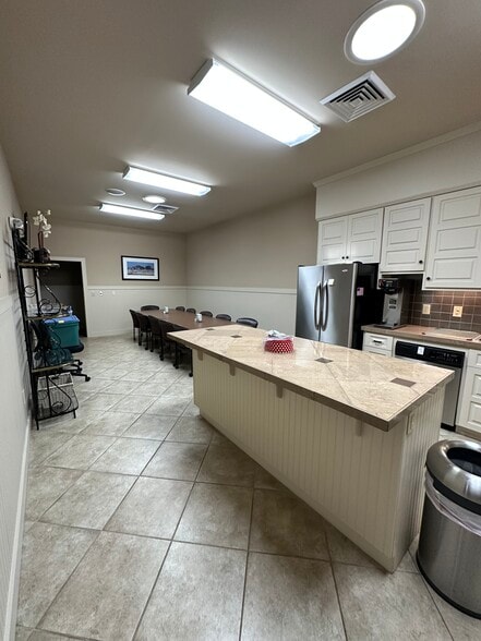 More Photos Of 124 Alpine Cir, Columbia Office For Sale