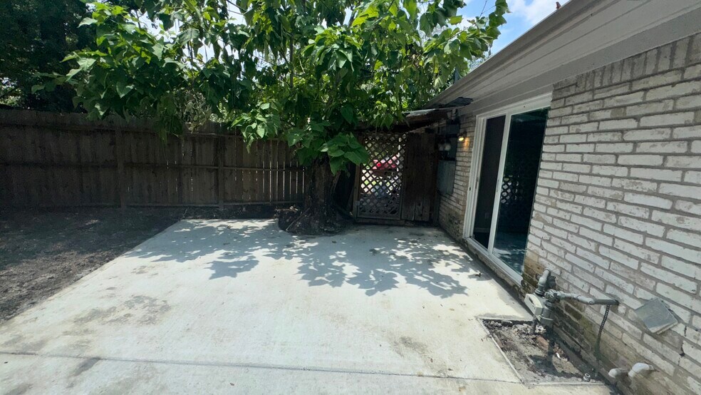 More Photos Of 7315 Housman, Houston Specialty For Sale