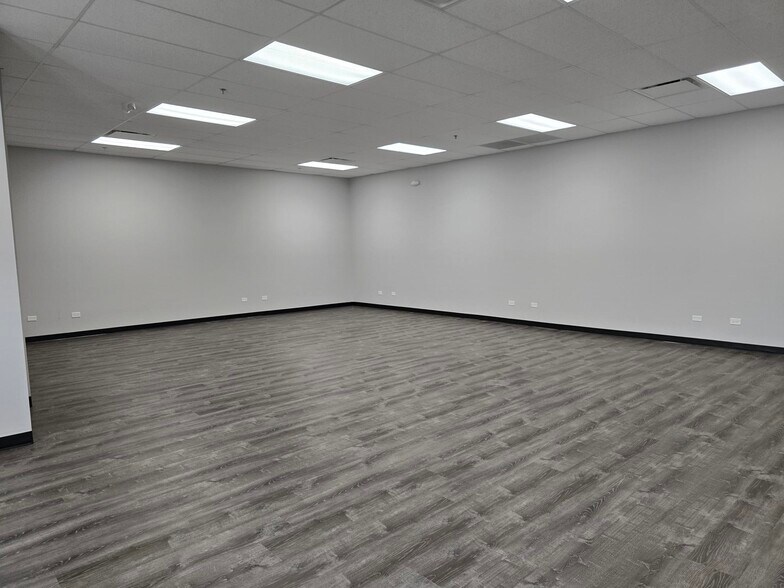 More Photos Of 731 S Route 21, Gurnee Office For Sale