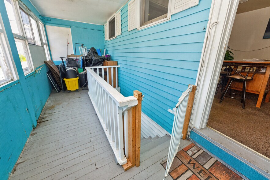 More Photos Of 41 Chestnut St, Amsterdam Storefront Retail Residential For Sale