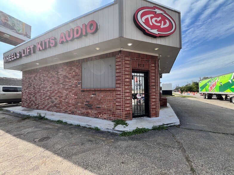 More Photos Of 922 Harris Ave, Pasadena General Retail For Lease