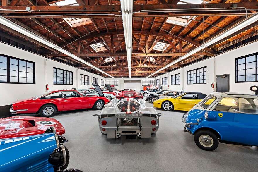 More Photos Of 110-118 E 16th St, Costa Mesa Industrial For Sale