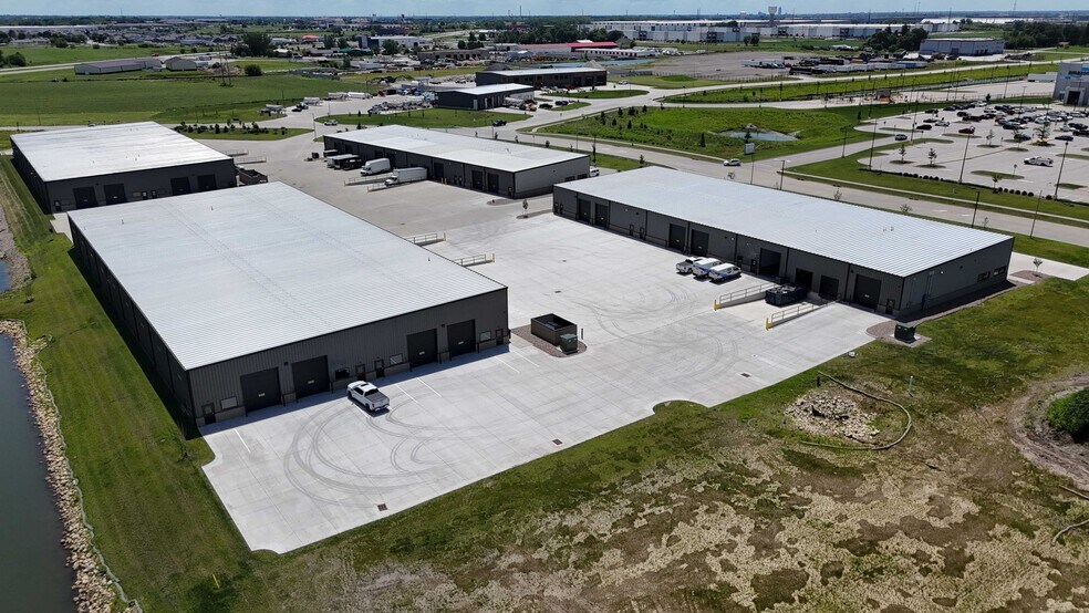 More Photos Of 2151 Shiloh Rose Pkwy SW, Bondurant Flex For Lease