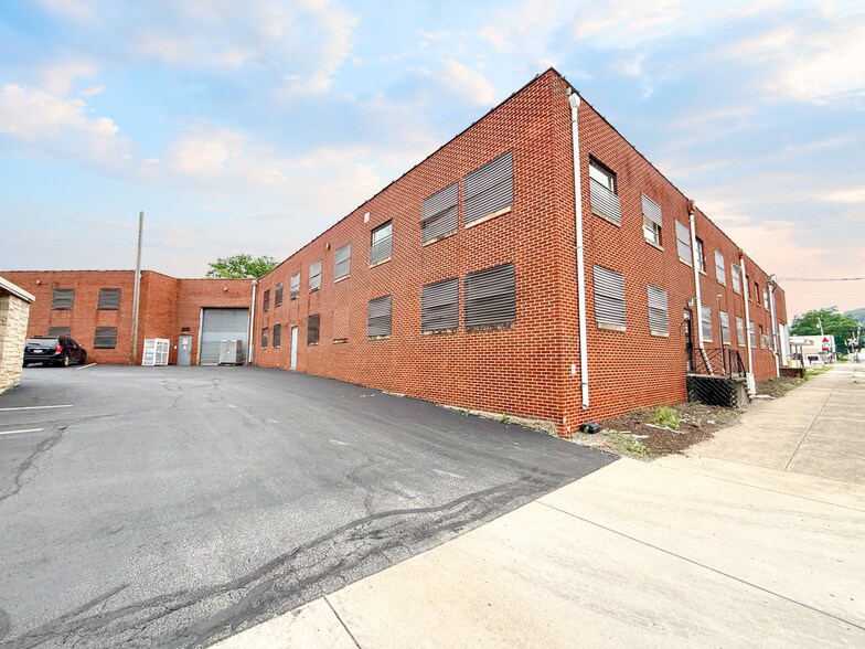 Primary Photo Of 416 Pittsburgh Cir, Ellwood City Warehouse For Lease