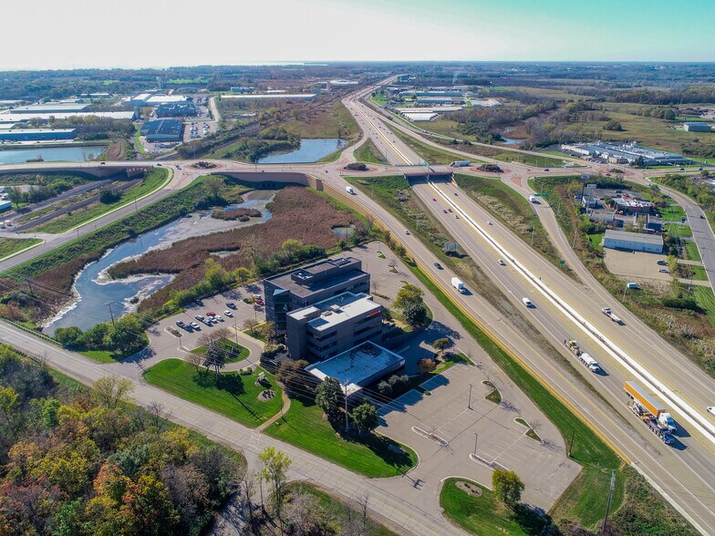 More Photos Of 55 Jewelers Park Dr, Neenah Office For Lease