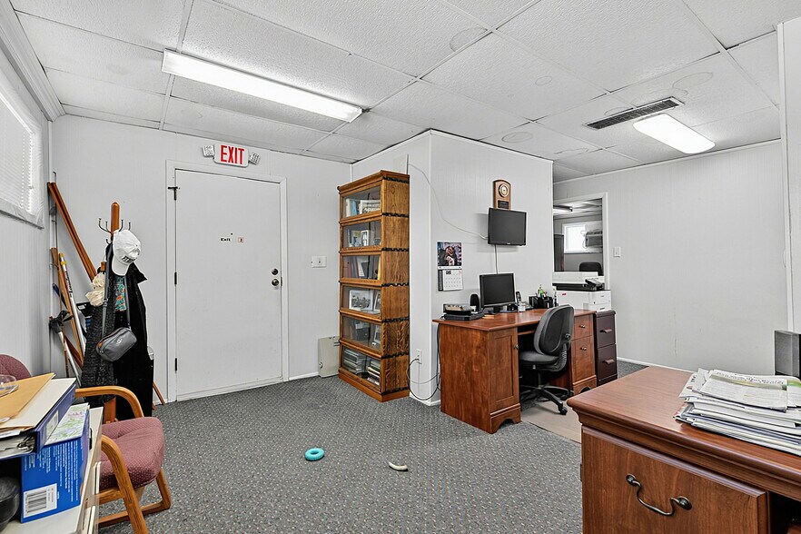 More Photos Of 7102 E Pendleton Pike, Indianapolis Office For Sale