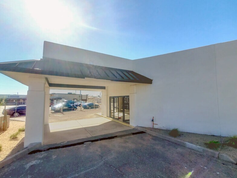 More Photos Of 9702 N 7th St, Phoenix Freestanding For Sale