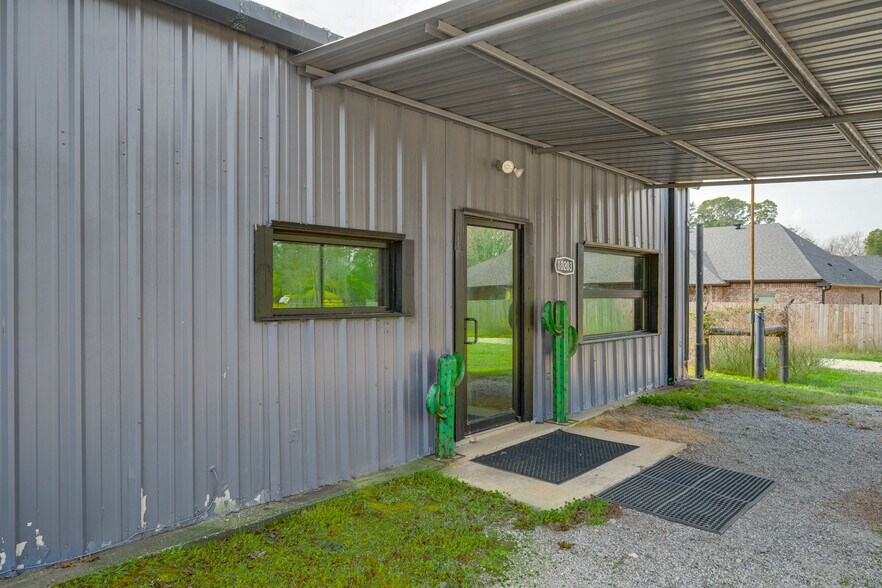 More Photos Of 10203-10263 County Road 135, Flint Service For Lease