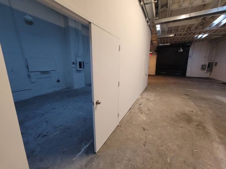 More Photos Of 272-280 Seigel St, Brooklyn Restaurant For Lease