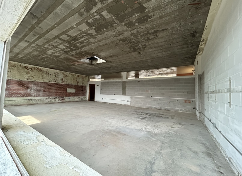 More Photos Of 5545 Stonewall Tell Rd, College Park Schools For Sale